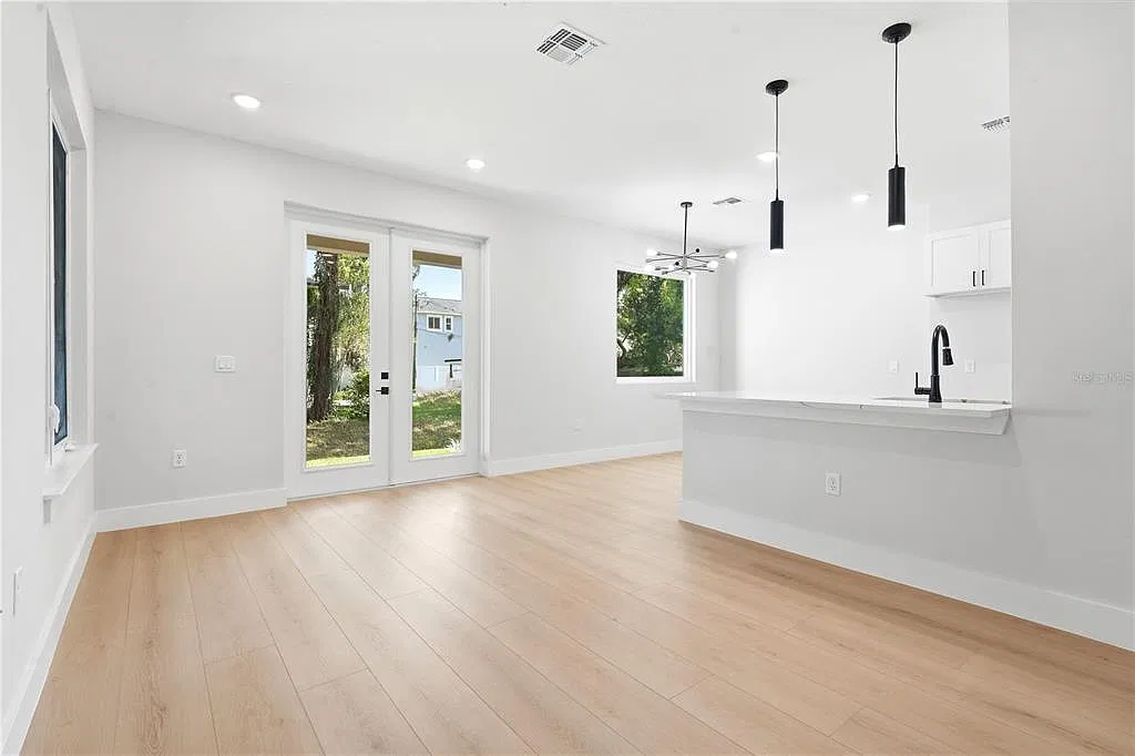 3 bed, 2.5 bath, 1576 sqft, $3,000 — Photo 4