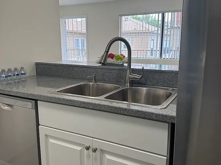 142 Normandie Apartments — Photo 9