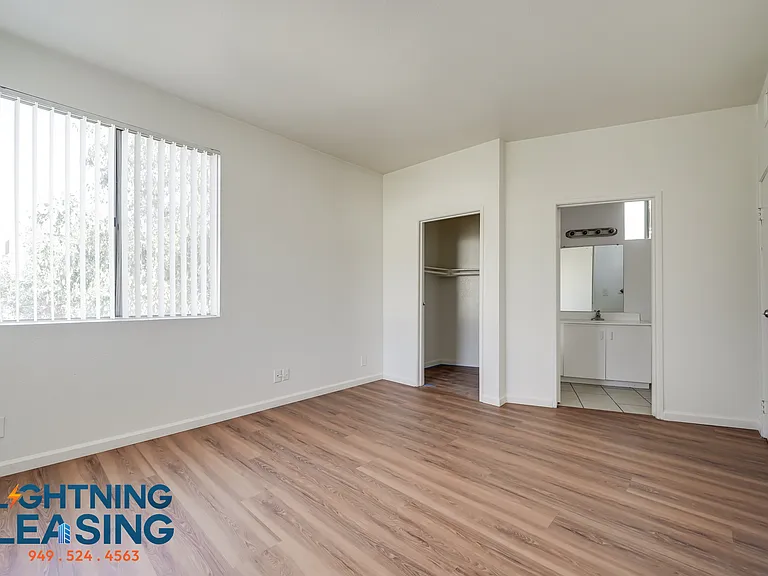7370 Hawthorn Ave #305 — Photo 8
