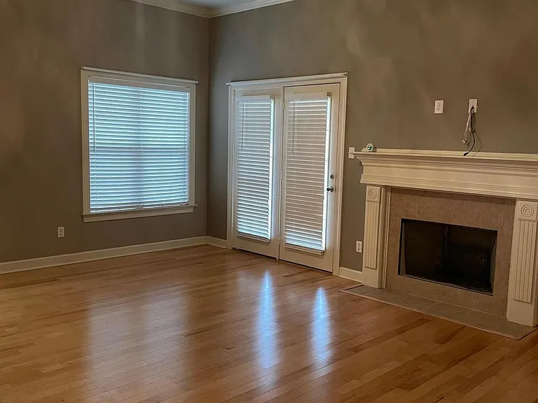 2895 Liverpool Ln — Photo 5