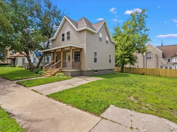 10 5th Ave SE, Oelwein, IA 50662