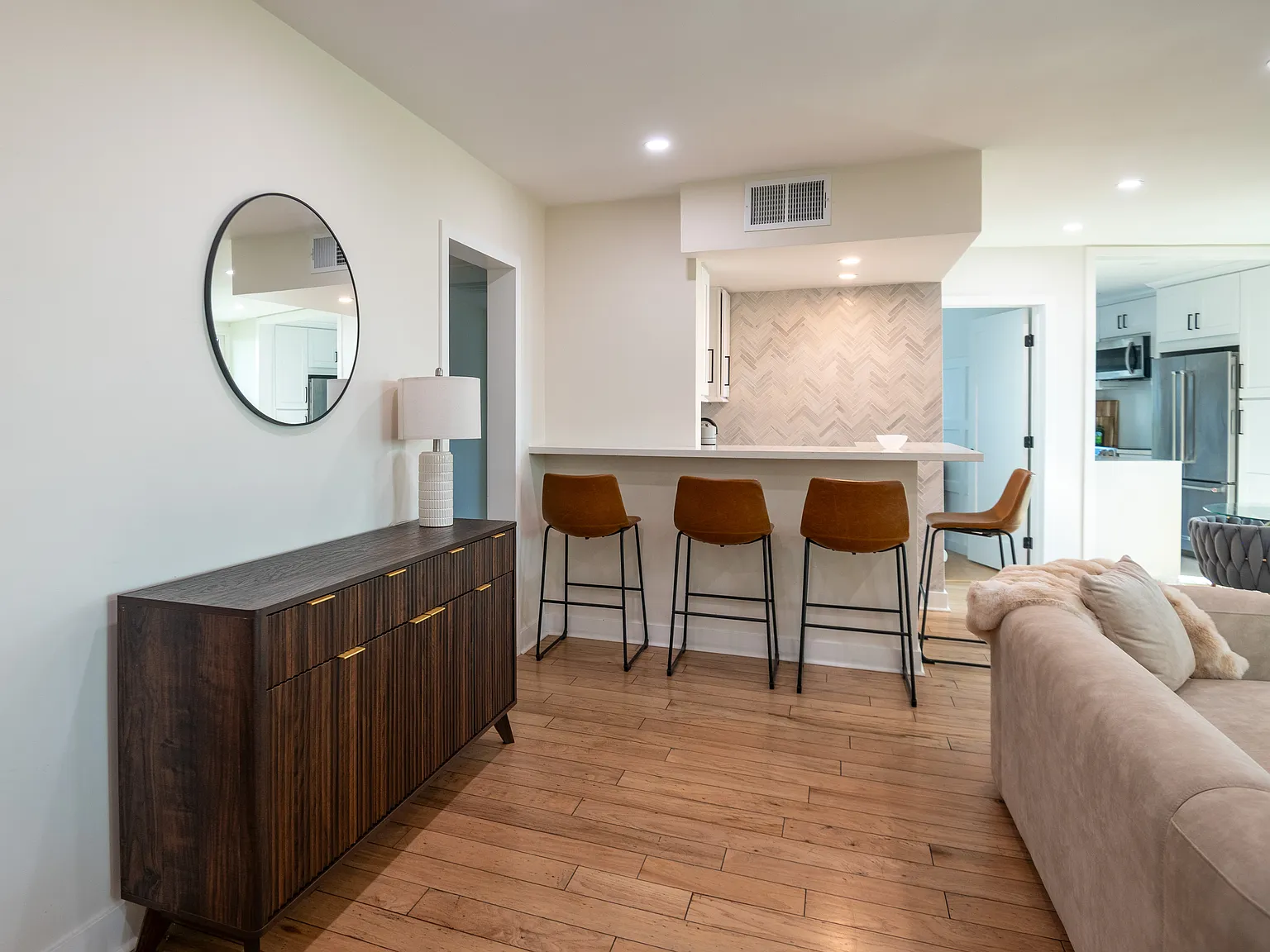 2 bed, 1423 sqft, $7,000 — Photo 2
