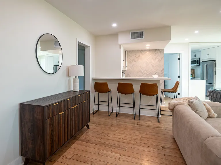 8401 Fountain Ave #4 — Photo 2