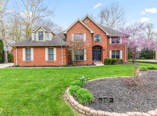 945 Baywood Ct, Columbus, IN 47201