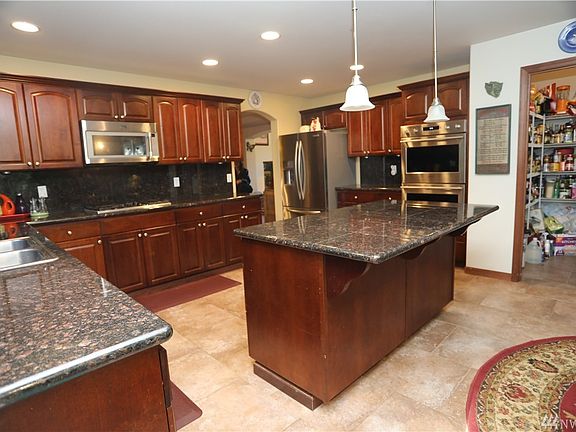 3rd image of 1114 Hughes Ln