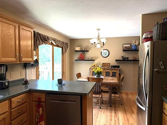 5th image of 4242 Saratoga Dr