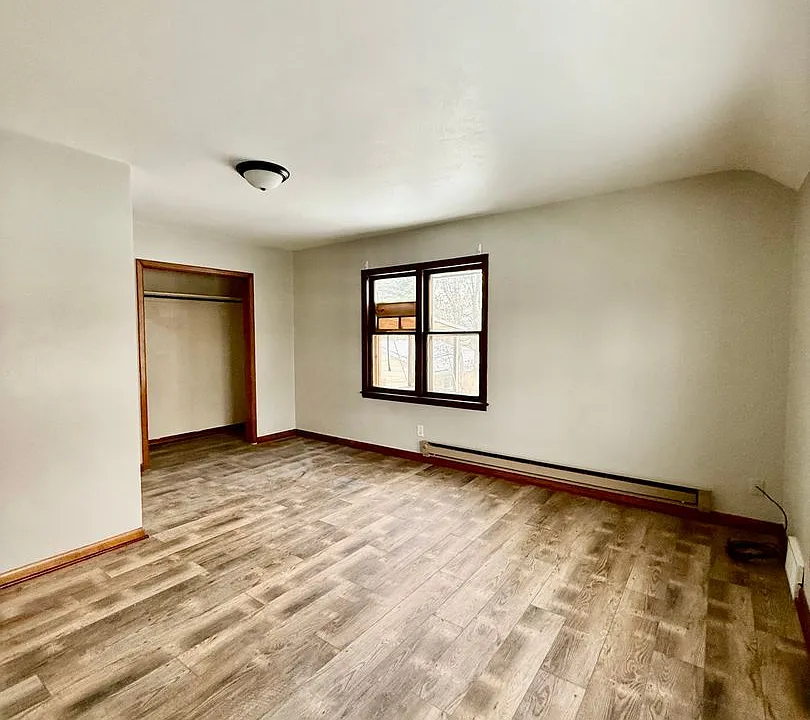 239 2nd Ave SE