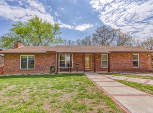 2010 Raintree Dr, Imperial, MO 63052