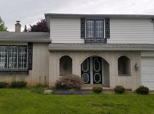 87 Old Stone Rd, Depew, NY 14043