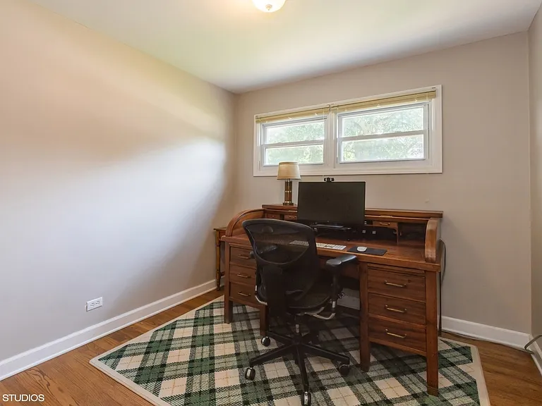 414 Drake St — Photo 10