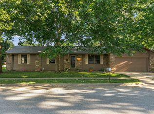 610 W Lombard Cir, Springfield, MO 65806