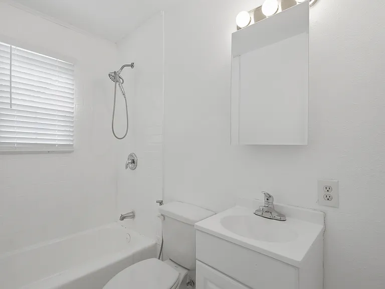 620 E Sears St — Photo 21