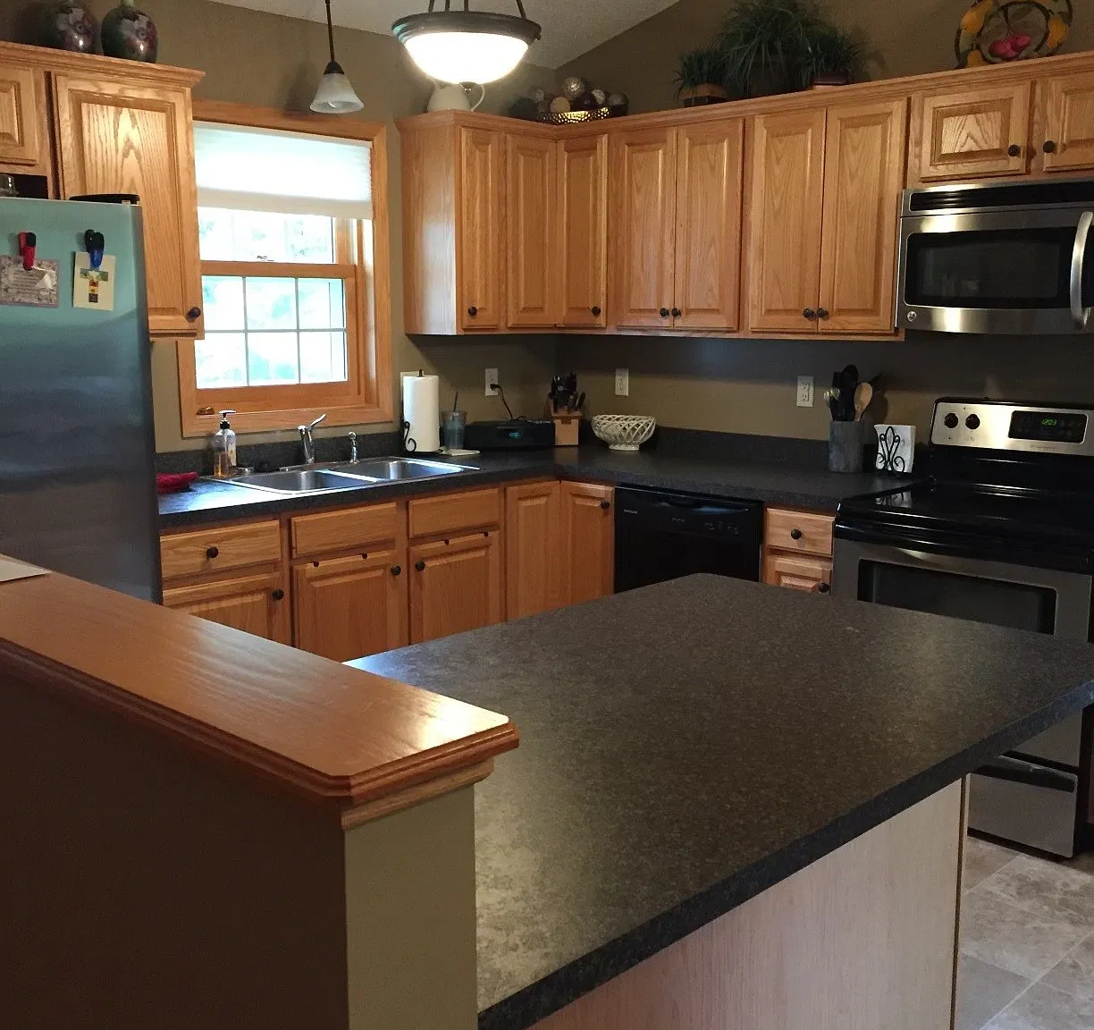 3 bed, 2.5 bath, 1900 sqft, $2,275 — Photo 2