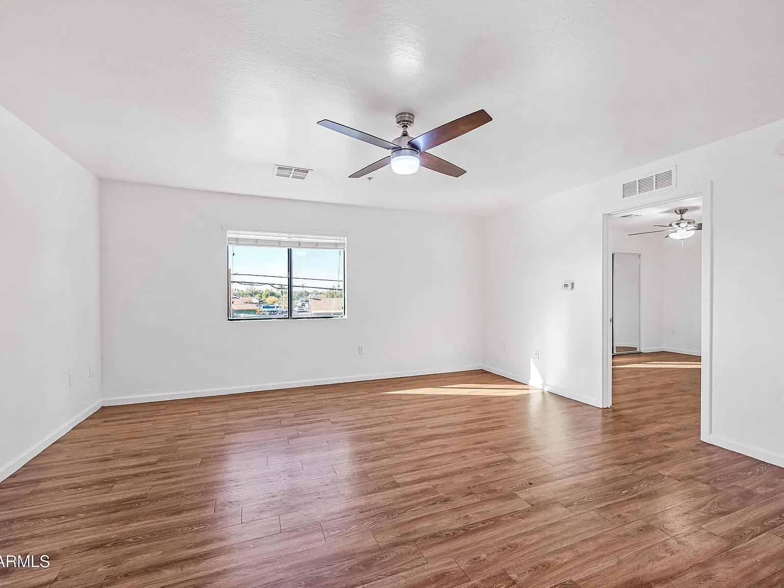 3 bed, 2.0 bath, 1161 sqft, $1,299 — Photo 2