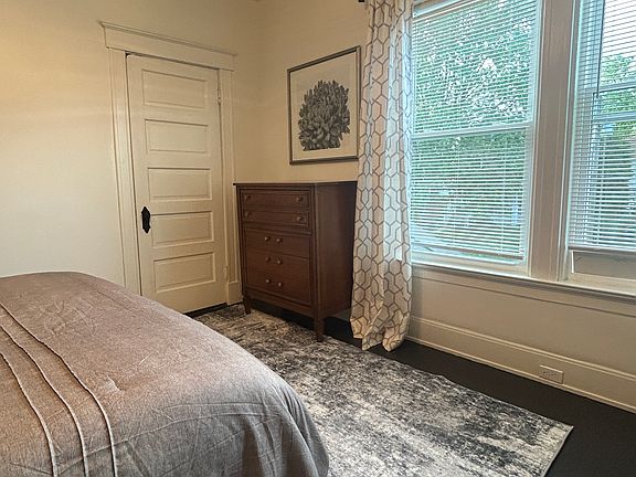 5th image of 2121 Hudson Ave Unit 2