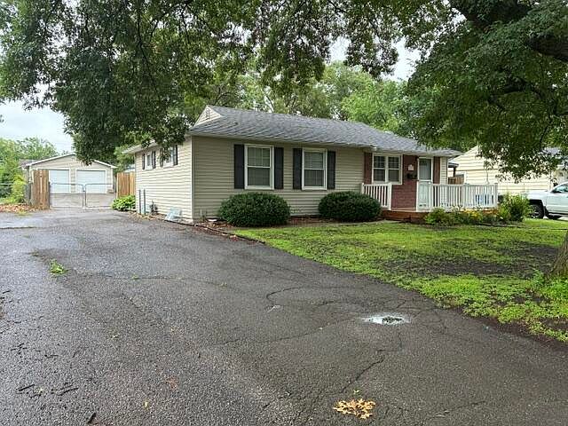 1st image of 6005 SW 15th St