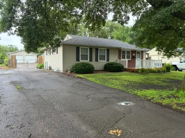 6005 SW 15th St, Des Moines, IA 50315