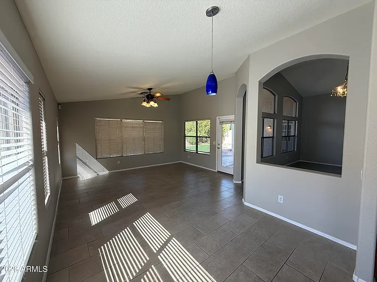 1644 E Oakland St — Photo 15