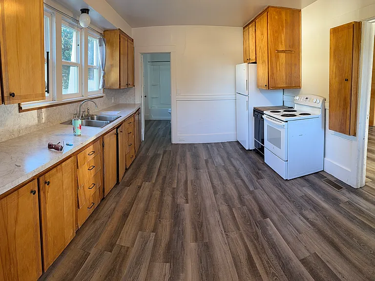 311 S Anderson St — Photo 2