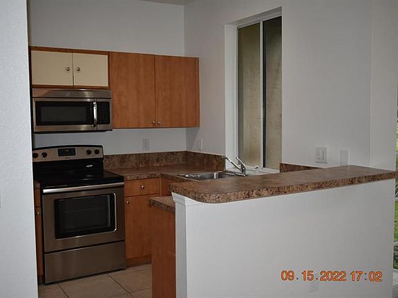 4th image of 1227 Lucaya Dr