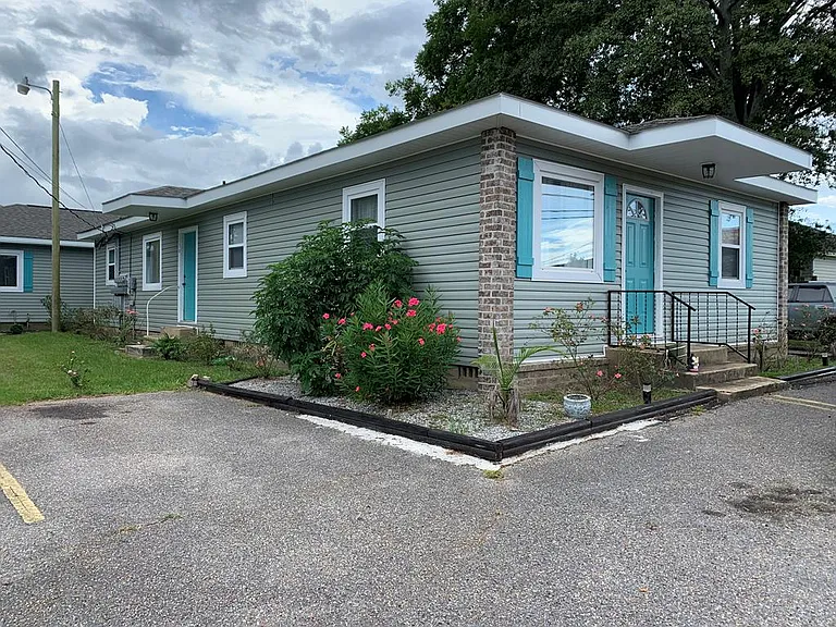 113B University Ave — Photo 1