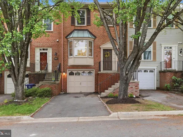 339 Davis Ave SW, Leesburg, VA 20175