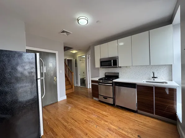 365 Tompkins Avenue image 9 of 17