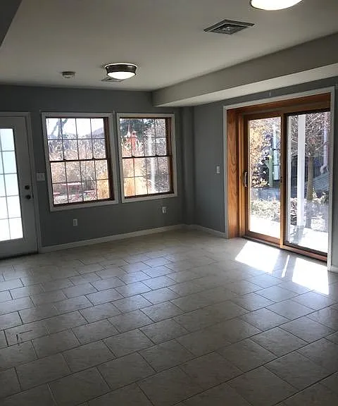 33 Montgomery St — Photo 3