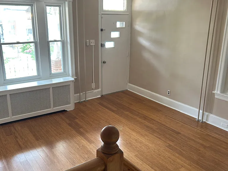 422 Martin St — Photo 1