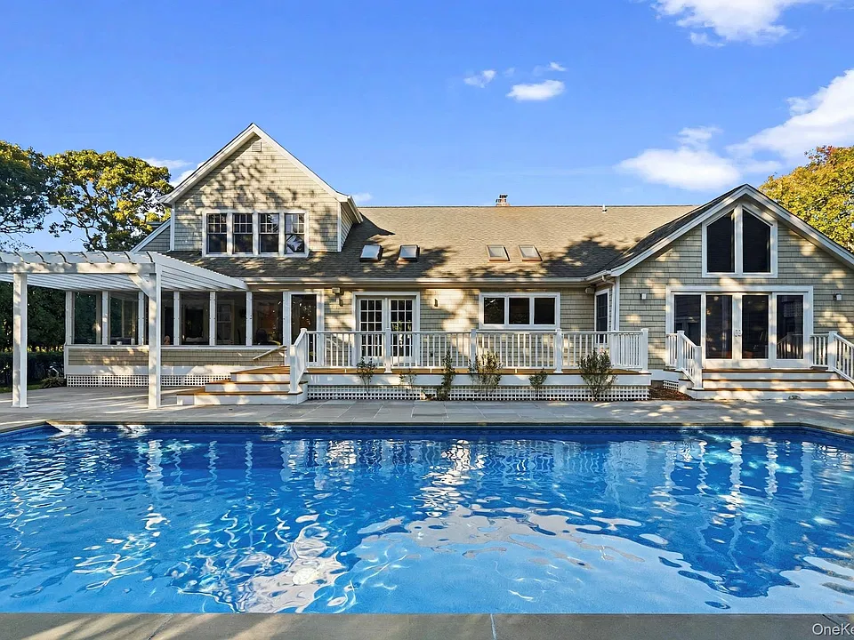 55 White Oak Ln