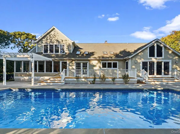 55 White Oak Ln, Westhampton Beach, NY 11978