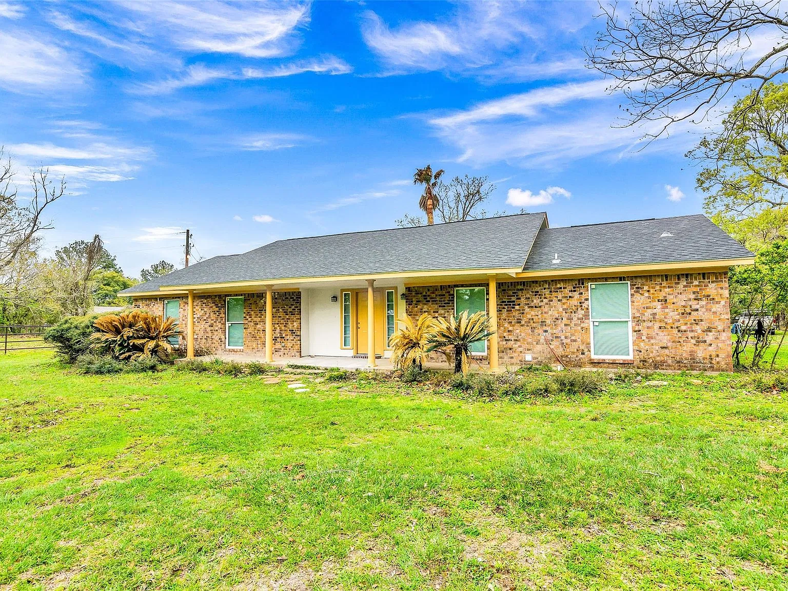 4 bed, 3.0 bath, 1971 sqft, $2,600 — Photo 2