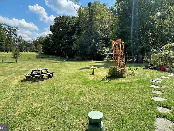 5th image of 8010 Allentown Rd