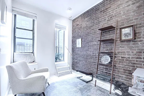 Rented by Urbane Brokerage | media 35