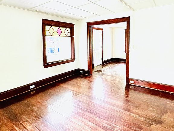 3rd image of 198 East Ave #A