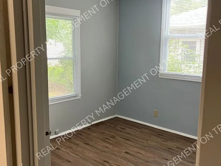 2823 Garfield Dr — Photo 6