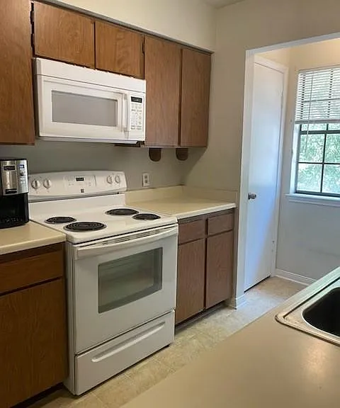 2401 Sycamore Ave #E7 — Photo 6