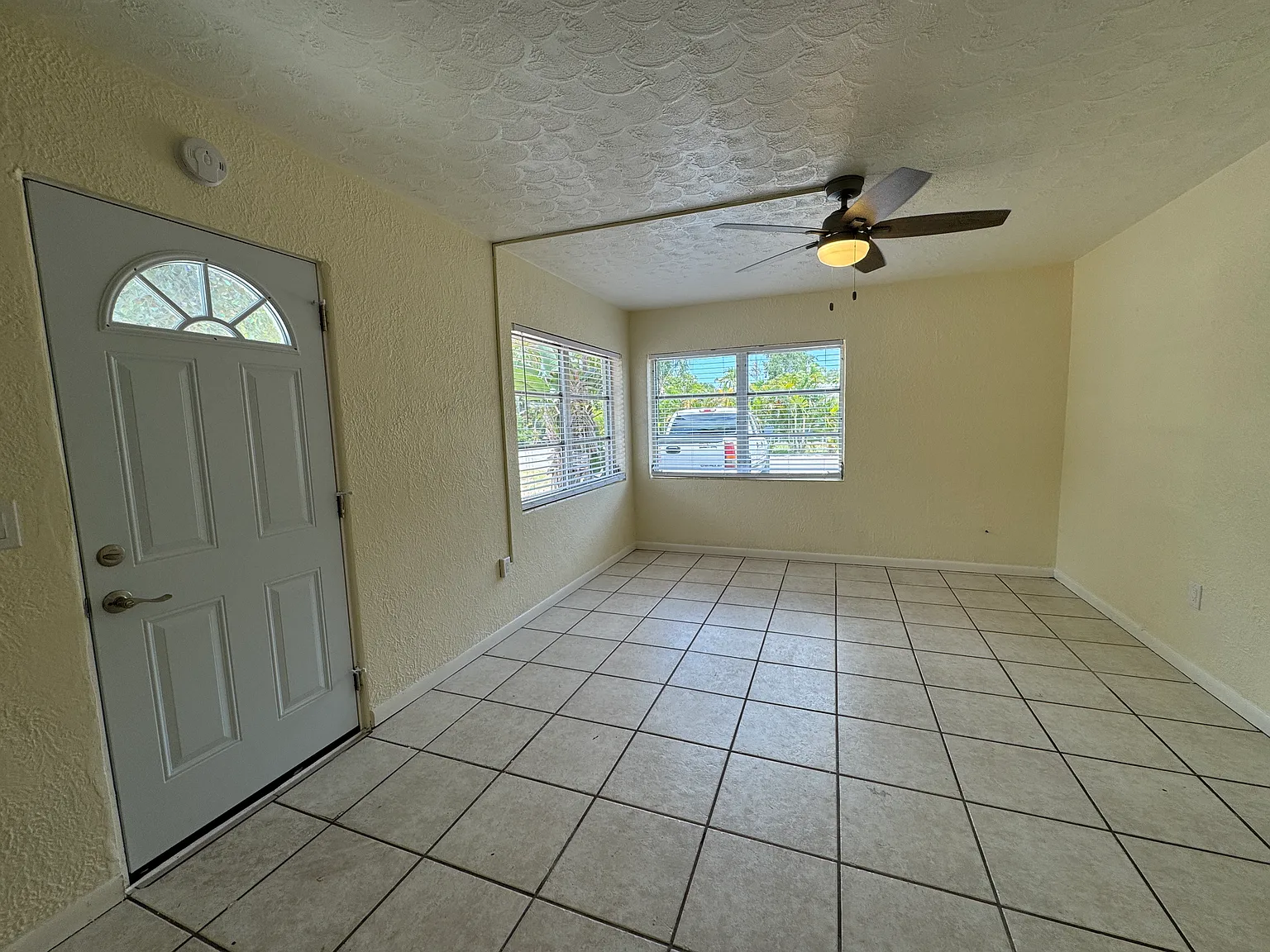 101 42nd St W — Photo 2