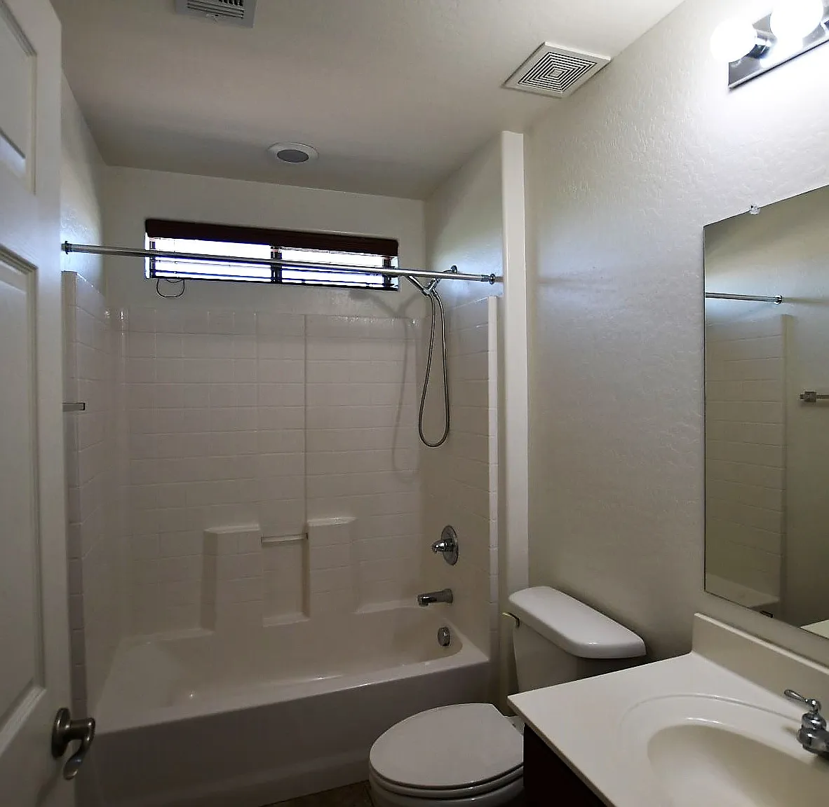 3828 S Vineyard Ave - 1 — Photo 4