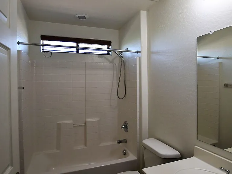 3828 S Vineyard Ave — Photo 4