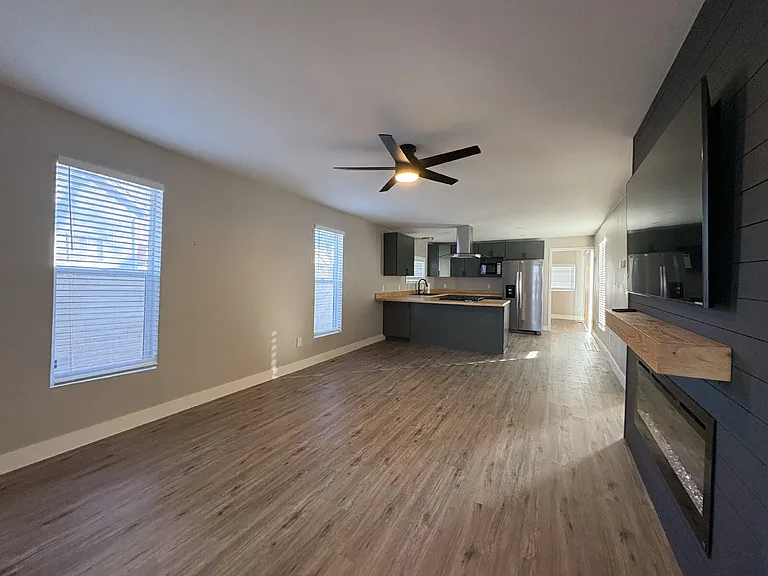 230 Emery St — Photo 6