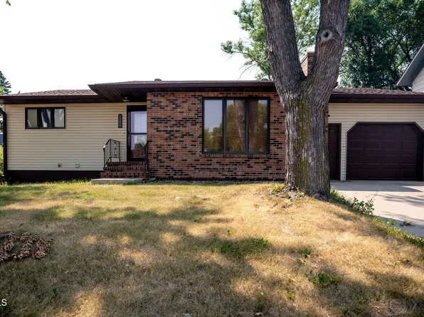 343 9th Ave NW, Valley City, ND 58072
