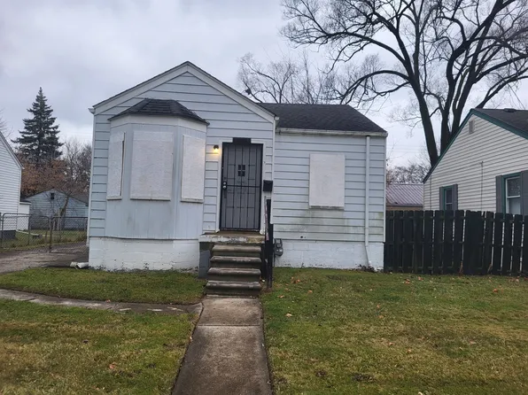 18914 Elkhart St, Harper Woods, MI 48225