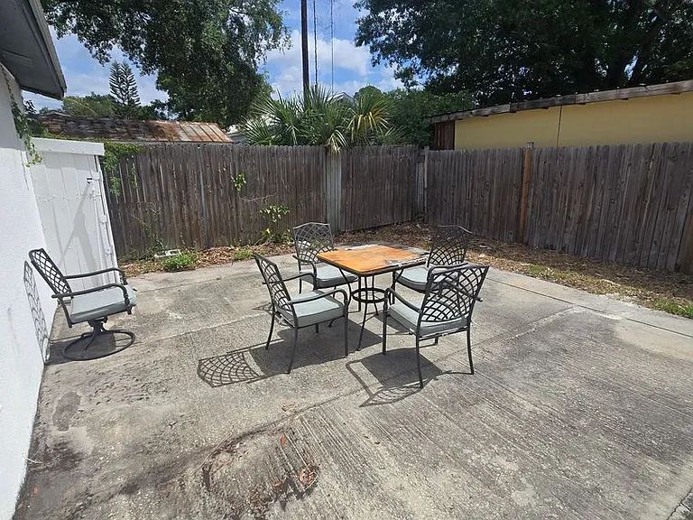2406 E Clark St — Photo 9
