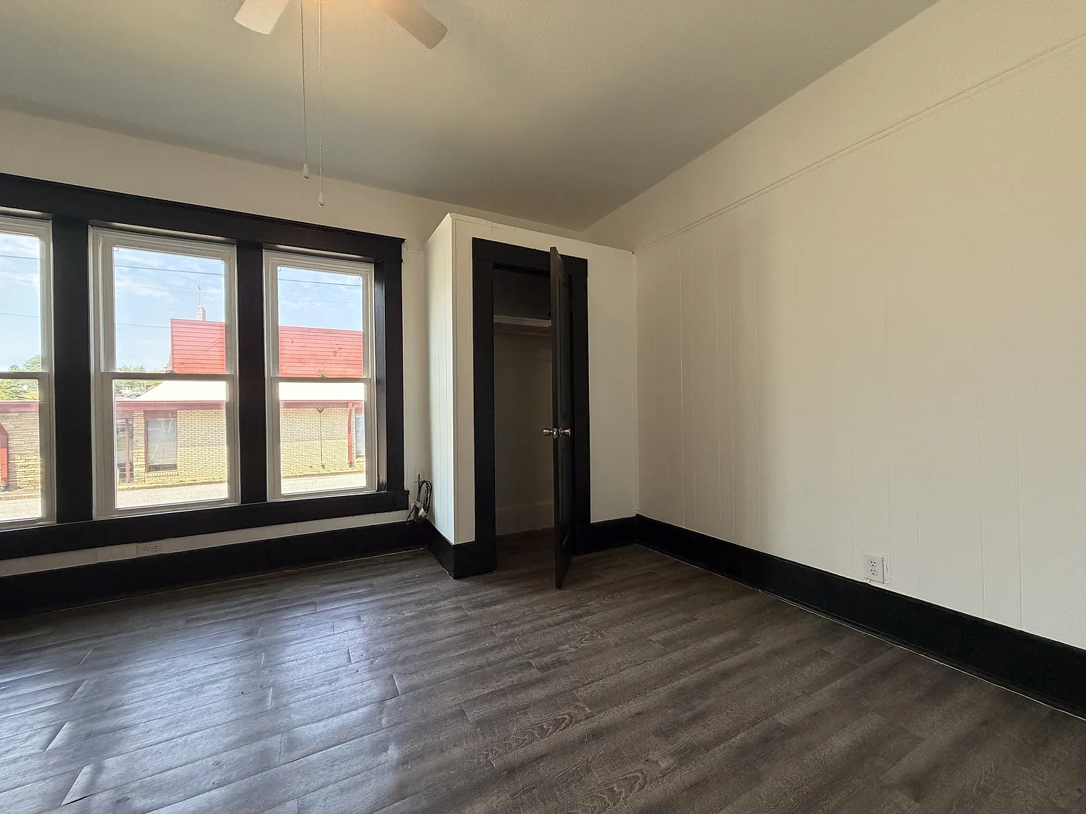 401 East Twin Springs Street - 2 — Photo 3