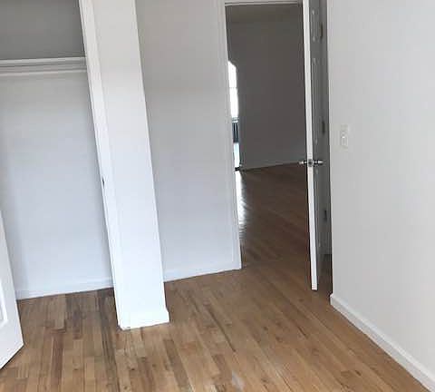 5th image of 154 Bedford Ave #3F
