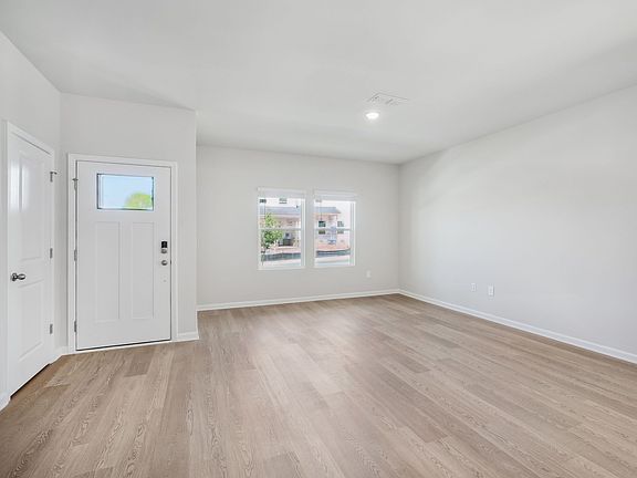3rd image of 702 Southland Dr