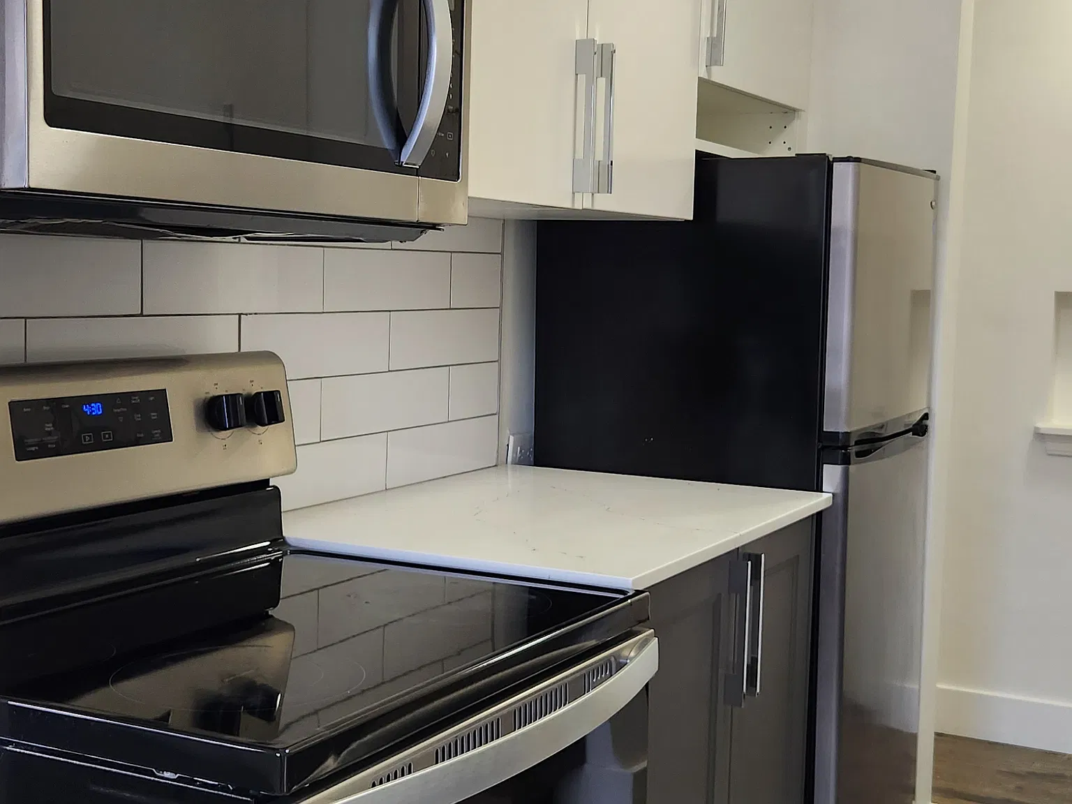 989 West 20th Avenue — Photo 3