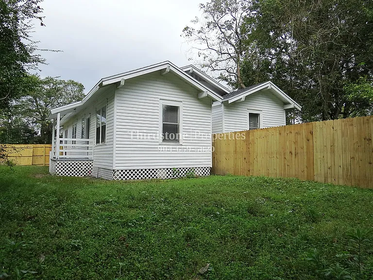 3326 W 1st St — Photo 14