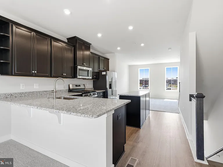 16130 Hyde Park Pl — Photo 15
